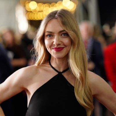 Amanda Seyfried's Extra-Sleek Barbie Ponytail Deserves Its Own Award