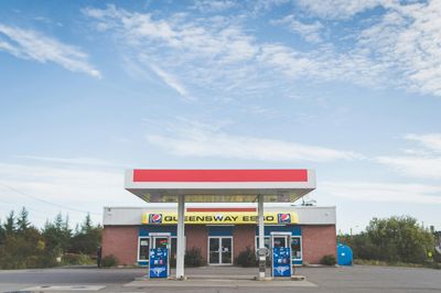 Canadian Oil Stocks Sink by 7% as Venezuela Chaos Sparks Market Shock After US Ousts Maduro