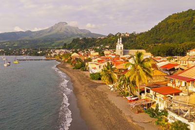 Two more tiny island nations agree to take in migrants from US