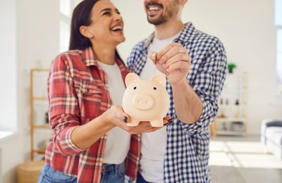 7 Ways Child-Free Couples Quietly Save More After the Holidays