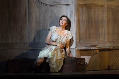 Lisette Oropesa shines in Met's 'I Puritani' and earns praise from Peter Gelb