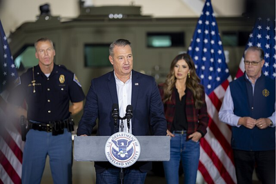 ICE Launches 'Largest Immigration Operation Ever' in Minneapolis as 2,000 Federal Agents Deployed Amid Fraud Scandal