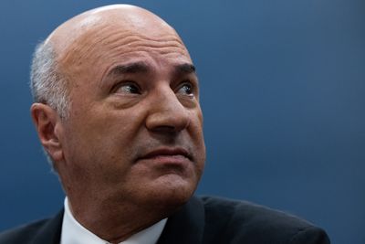 Shark Tank's 'Mr. Wonderful' Kevin O’Leary learned the hard way that movie sets don’t work like boardrooms on 'Marty Supreme'