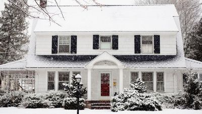 3 Rules Home Experts Always Follow During Snow Weather Warnings to Avoid Damage and Costly Repairs