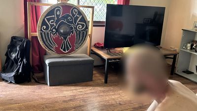 Ultimatum for Nazi accused after bid to leave country