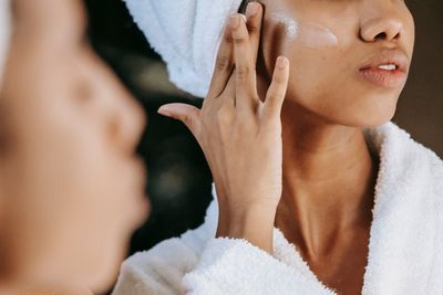 Niacinamide vs Hyaluronic Acid: The Skincare Ingredients Behind Plumper, Healthier Skin Hydration