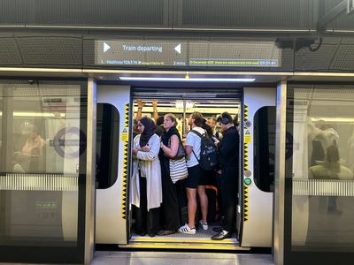 London travel news LIVE: Elizabeth line facing severe delays following repair work