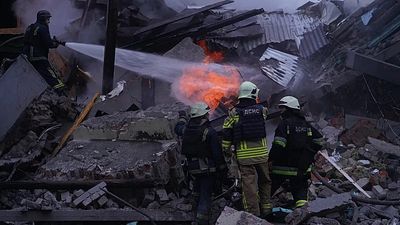 Ukrainian and US teams tackling 'most difficult issues' at Paris peace talks, Zelenskyy says