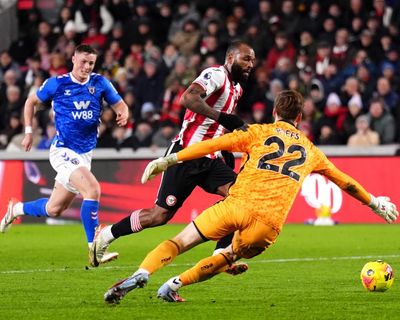 Thiago strikes twice for Brentford but Sunderland’s Le Fée fluffs Panenka penalty