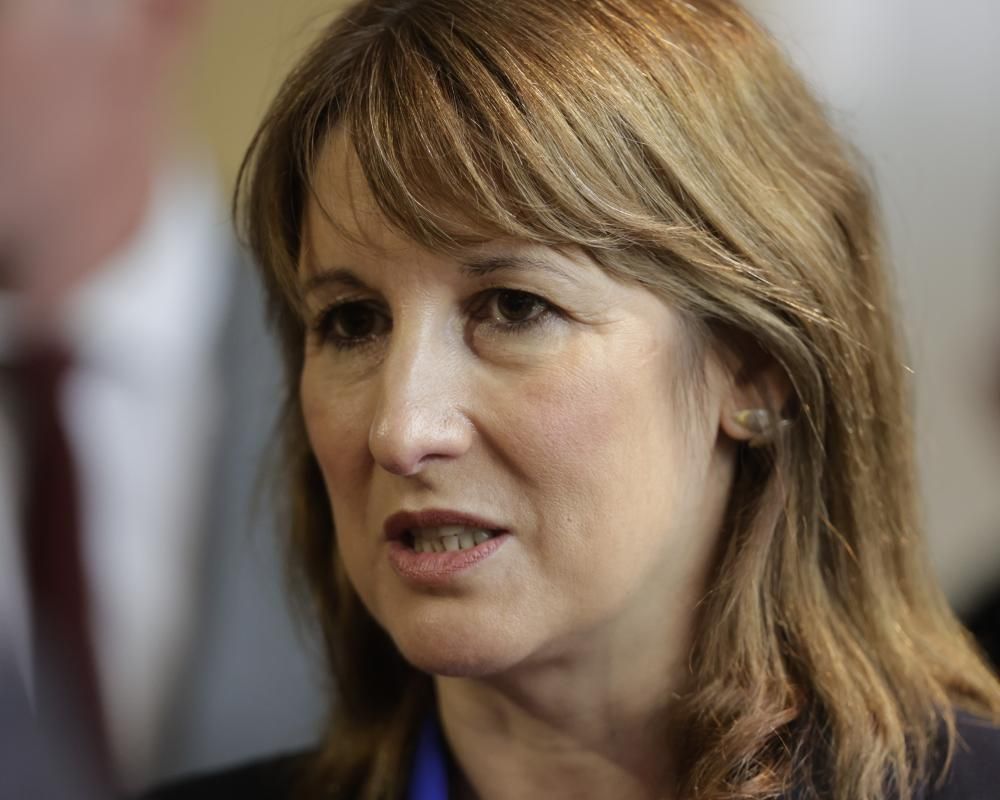 Reeves condemns Farage opposition to lifting two-child…