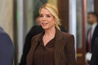 Federal prosecutors slam Mangione lawyers’ 'meritless' claims about Bondi’s lobbying ties