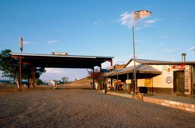 Remote Australian hotel run by ‘authentic outback character’ becomes a pub with no beer – for now