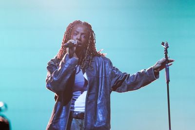 Cat Burns celebrates start of her ‘new life’ after breast reduction surgery