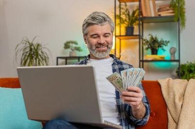 Stop Hoarding Cash: Why Keeping Over $10k in a Standard Bank Account Is a Mistake