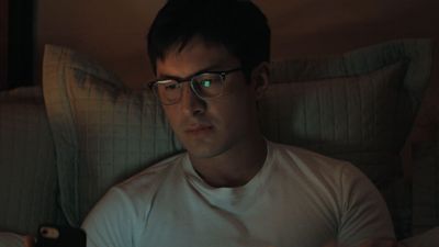 Hudson Williams Wore His Glasses On Jimmy Fallon And Heated Rivalry Fans Are Freaking Out Over A Connection To The Show