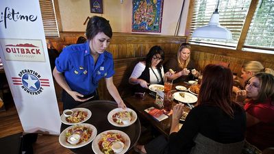 ‘Count your days Outback’: Customer orders steak and shrimp but what arrives at the table leaves them absolutely speechless
