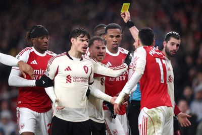 Arsenal 0-0 Liverpool: Gunners miss chance to extend lead as champions secure point in goalless draw