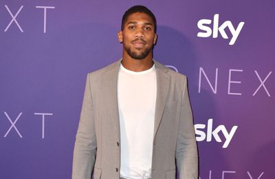 Anthony Joshua pays tribute to friends killed in car accident