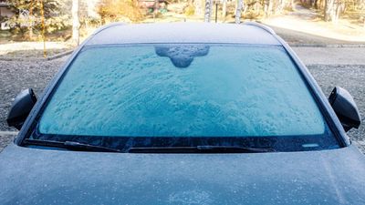 You can de-ice your car windshield in seconds with this one kitchen item — here's how