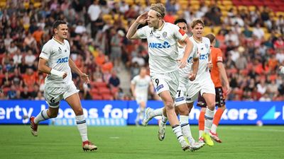 Auckland beat Roar to extend ALM ladder lead