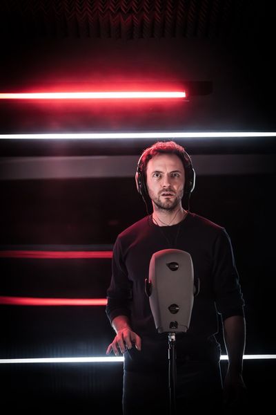 A Ghost In Your Ear at Hampstead Theatre Downstairs review: a brilliantly spooky paranormal yarn