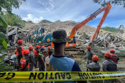 Desperate search for Philippines landfill workers buried alive in garbage