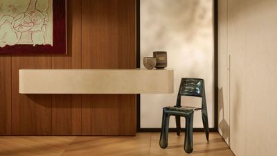 3 Things Minimalists Would Never, Ever Have in an Entryway so That These Busy Spaces Never Feel Overwhelmed