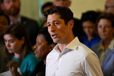 Minneapolis Mayor unapologetic over those offended by him cursing at ICE after shooting