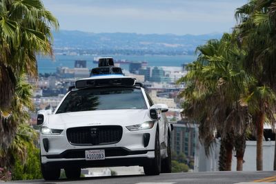 Lyft and Uber drivers protest over rise of self-driving robotaxis