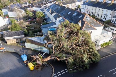More snow and ice to hit UK as thousands with no power after Storm Goretti