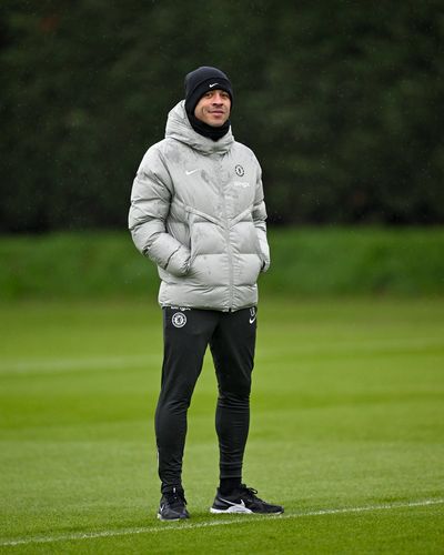 Chelsea: Liam Rosenior ready to transcend 'head coach' title despite Enzo Maresca problem