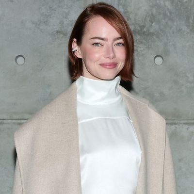 Emma Stone Warms Up for Golden Globes Weekend With a $3,700 Louis Vuitton Monogram Bag
