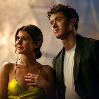 'People We Meet on Vacation' Stars Emily Bader and Tom Blyth Play 'How Well Do You Know Your Co-Star?'