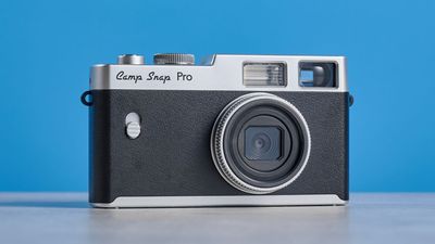I’ve been testing this screen-free compact camera, and now I never leave the house without it