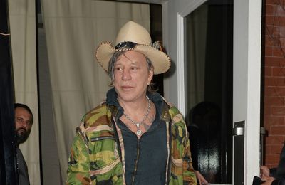 Mickey Rourke surrenders firearm to authorities