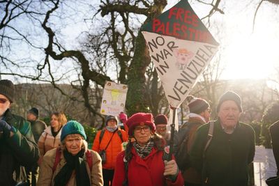 Protesters outside US consulate in Edinburgh call for release of Maduro