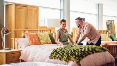 The Day of the Week (or Month) Financial Advisors Say You Should Never Make Big Purchases