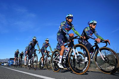 Soudal-QuickStep riders interrupt training ride to help driver with stuck car – Video