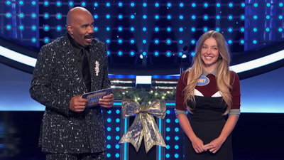 I Just Learned How Sydney Sweeney And The Housemaid Crew Ended Up On Family Feud, And I’m Still Amazed It Actually Happened
