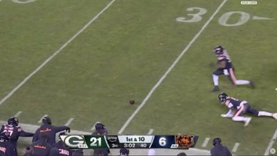 Packers Throw Ill-Advised Pass to Lineman That Nearly Led to a Horrible Turnover