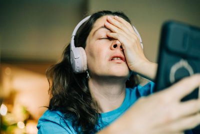 1 in 3 college grads admit their degrees weren't financially worth it—now they can't save for retirement because they're drowning in debt