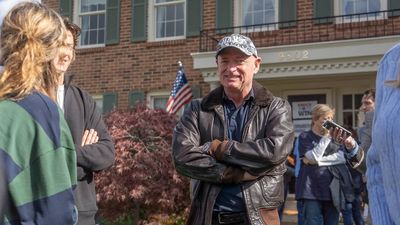 Senator Mark Kelly sends a strong message to Pete Hegseth and Donald Trump following threats of censure