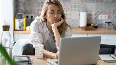 7 Spending Triggers To Avoid So You Don’t Go Broke