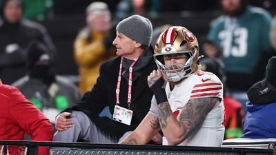 Photo of Kyle Shanahan Hugging George Kittle After Season-Ending Injury Is So Sad