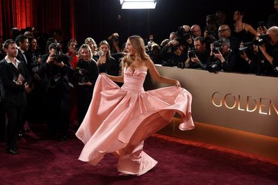 Nikki Glaser takes aim at Hollywood in opening monologue at Golden Globes