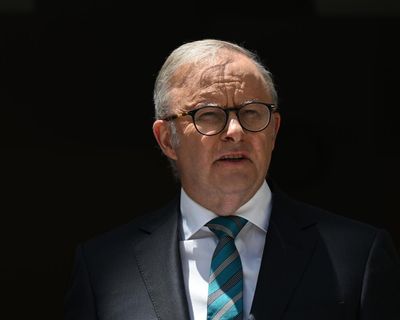 PM recalls parliament to fast-track hate speech and gun laws in wake of Bondi terror attack