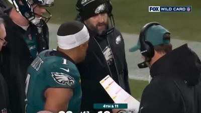 Jalen Hurts, Nick Sirianni and Eagles OC Had the Weirdest Huddle Before Final Play