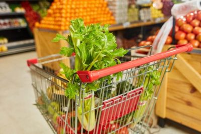 Is It Better to Shop Mid-Week for Deals Than on Weekends?