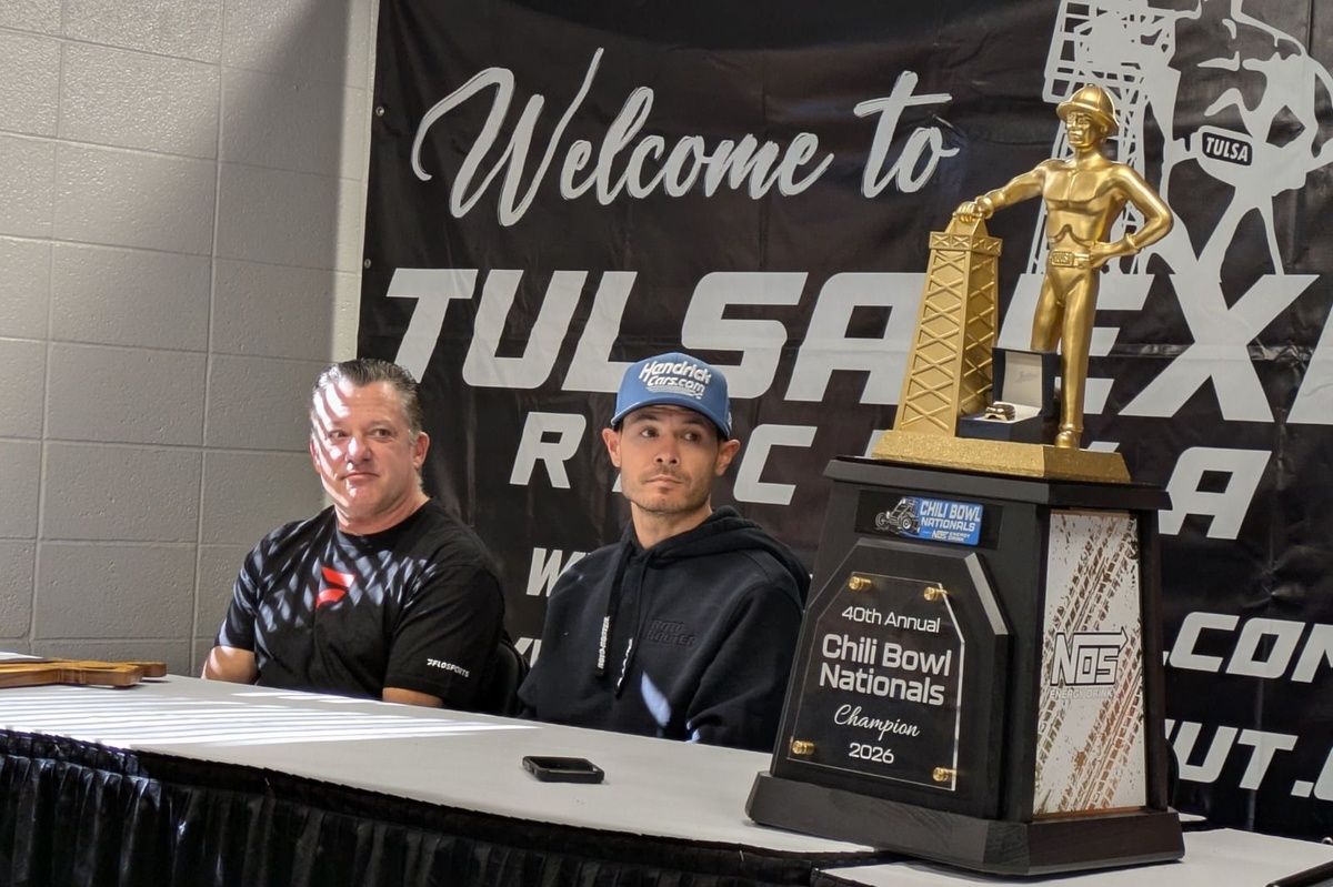 Smoke is back at Chili Bowl and Larson v Bell takes center stage