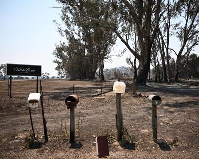 More than 500 structures destroyed in Victoria’s bushfires as 12 major blazes continue to burn